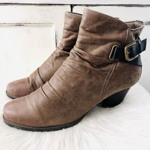 Baretraps Rikita Brown Vegan Leather Side Buckled Low Heel Booties - Size 8.5M - Picture 1 of 8